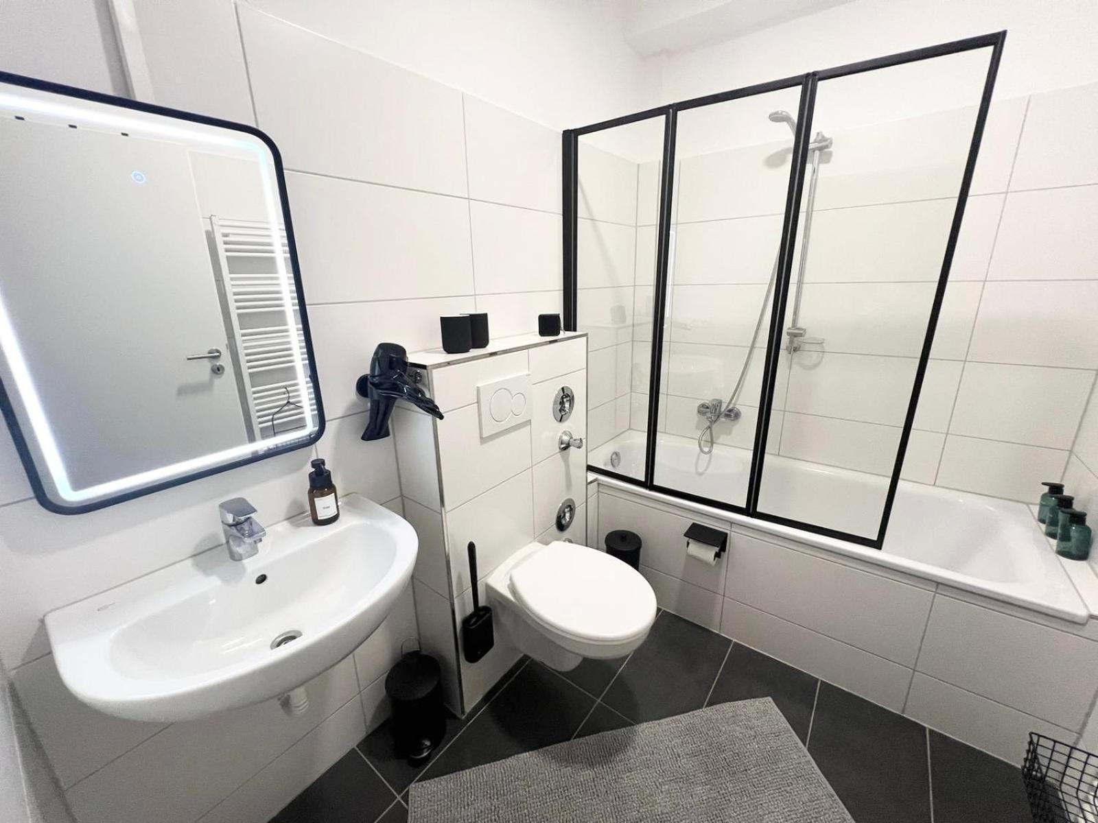 100M E-Ladestation - Max 4 Pers - Duesseldorf - Ruhrgebiet - Pilgerstaette Apartment เฟลแบร์ท ภายนอก รูปภาพ